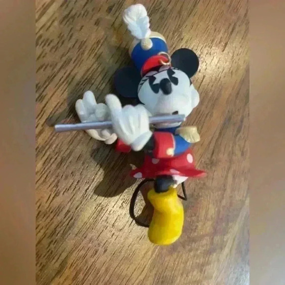 Hallmark 1998 Minnie plays the flute ornament - Picture 1 of 4